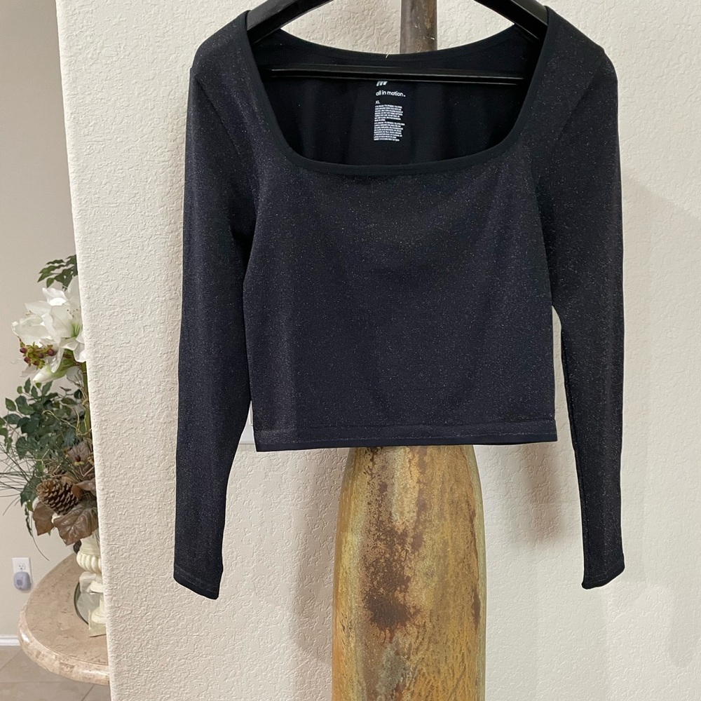 🌟💫 NWT All in Motion glittery Black Fitted Crop long sleeve top SZ XL Never Worn